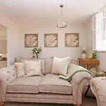 Apartment 11 Bluebridge With Free Parking